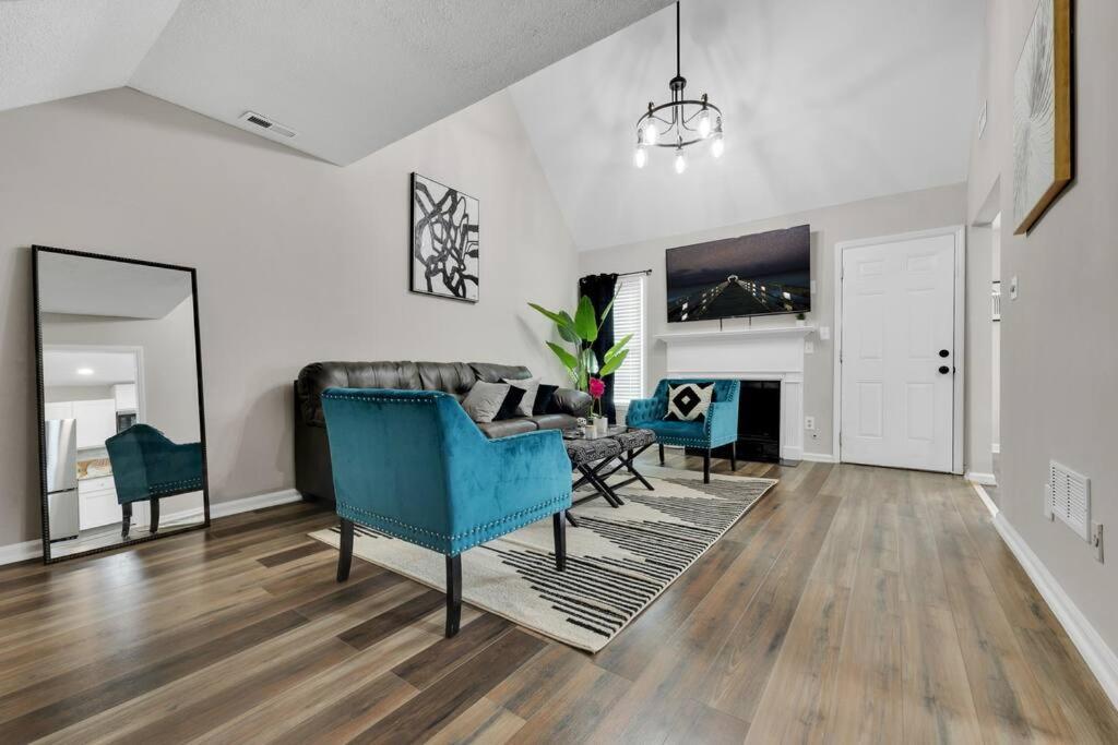 Plush Two Bedroom Retreat. A Home Away From Home! Ривърдейл Екстериор снимка