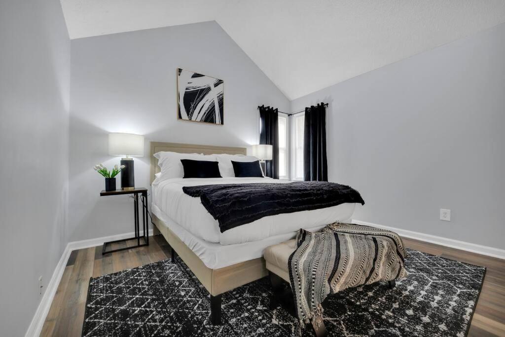Plush Two Bedroom Retreat. A Home Away From Home! Ривърдейл Екстериор снимка