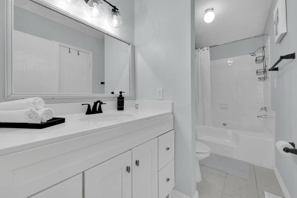 Plush Two Bedroom Retreat. A Home Away From Home! Ривърдейл Екстериор снимка
